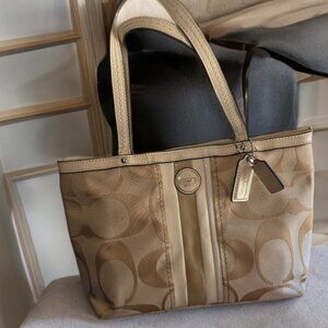 Coach signature small tote w/dbl hang tag (Pre-Loved)